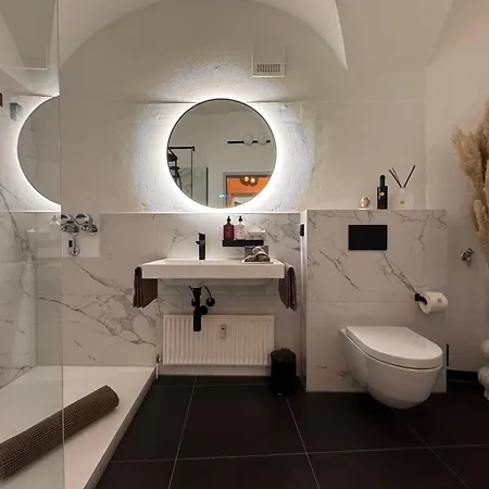 Mitten In Der Historischen Altstadt Von باساو